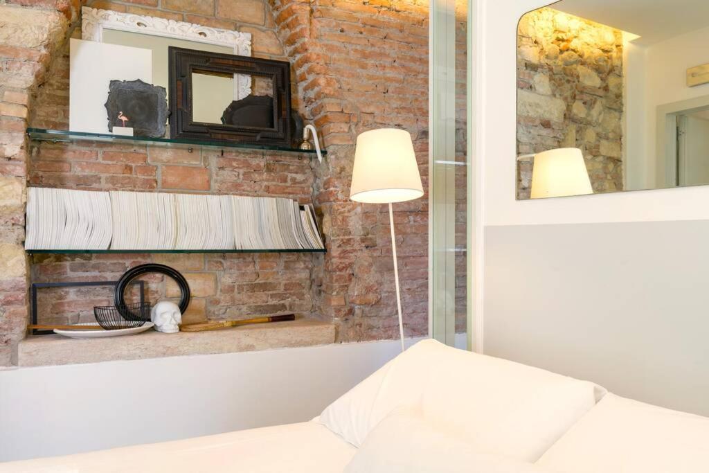 Punto Luce Home In Center Of Verona Eksteriør billede
