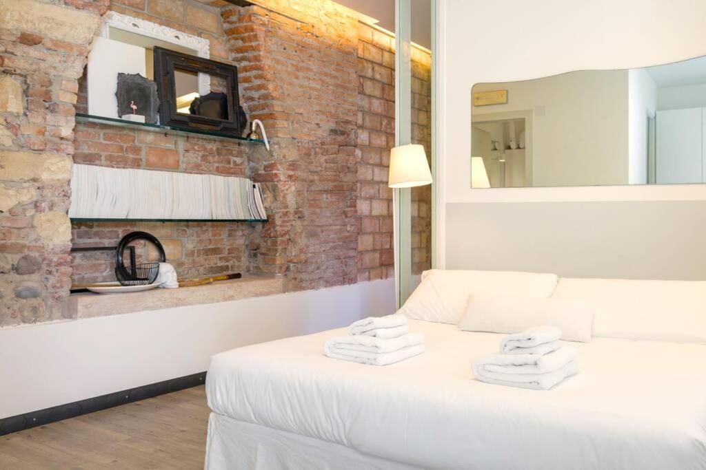 Punto Luce Home In Center Of Verona Eksteriør billede