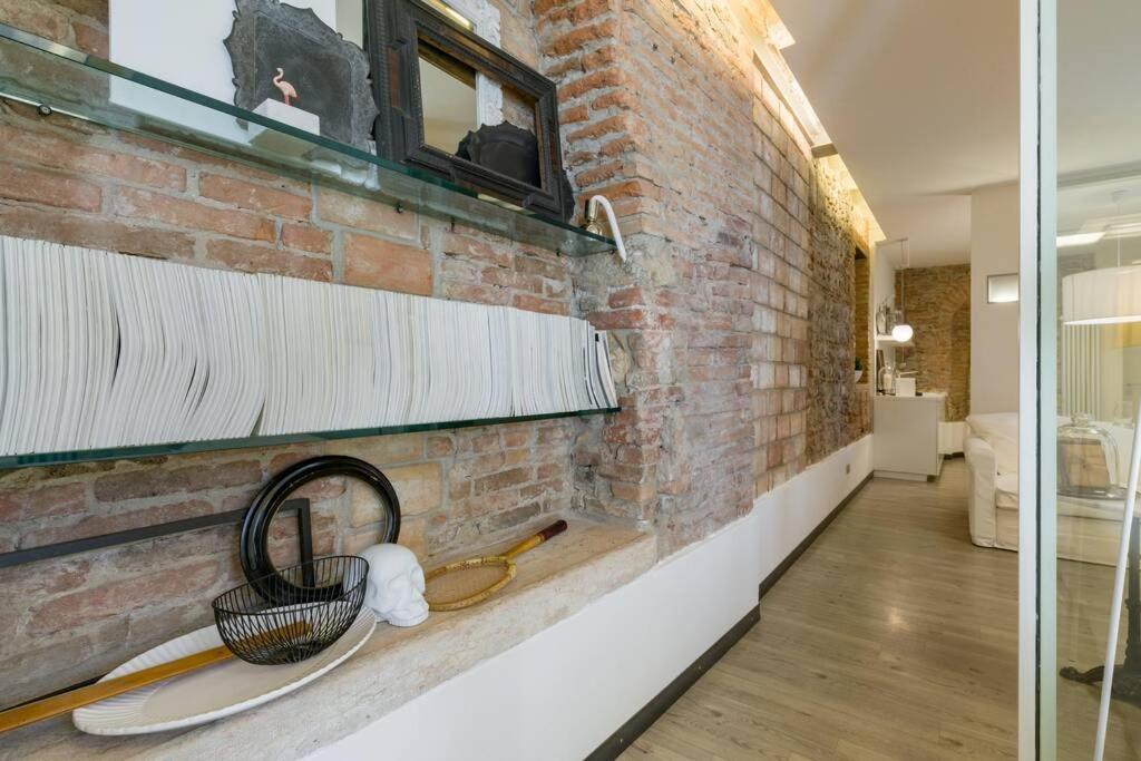 Punto Luce Home In Center Of Verona Eksteriør billede